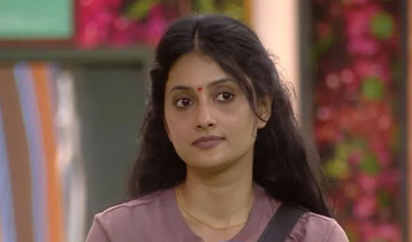 Bigg Boss Telugu 10 Episode 10 Review: పూల్‌లో ముఖేష్.. దేబ్జానీ ఫైర్! త్రిగుణ్ డ్యామేజ్ కంట్రోల్
